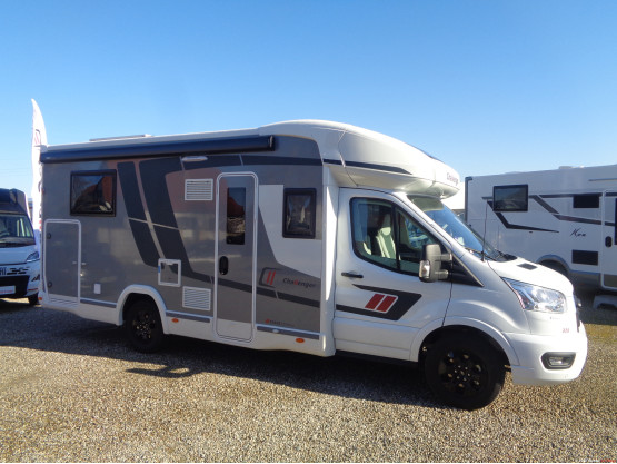 Teilintegrierter Challenger Génésis 398 EB édition spéciale sur châssis Ford