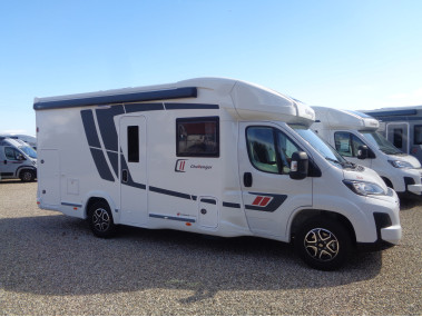 Teilintegrierter Challenger Génésis 398 EB édition spéciale sur châssis Ford